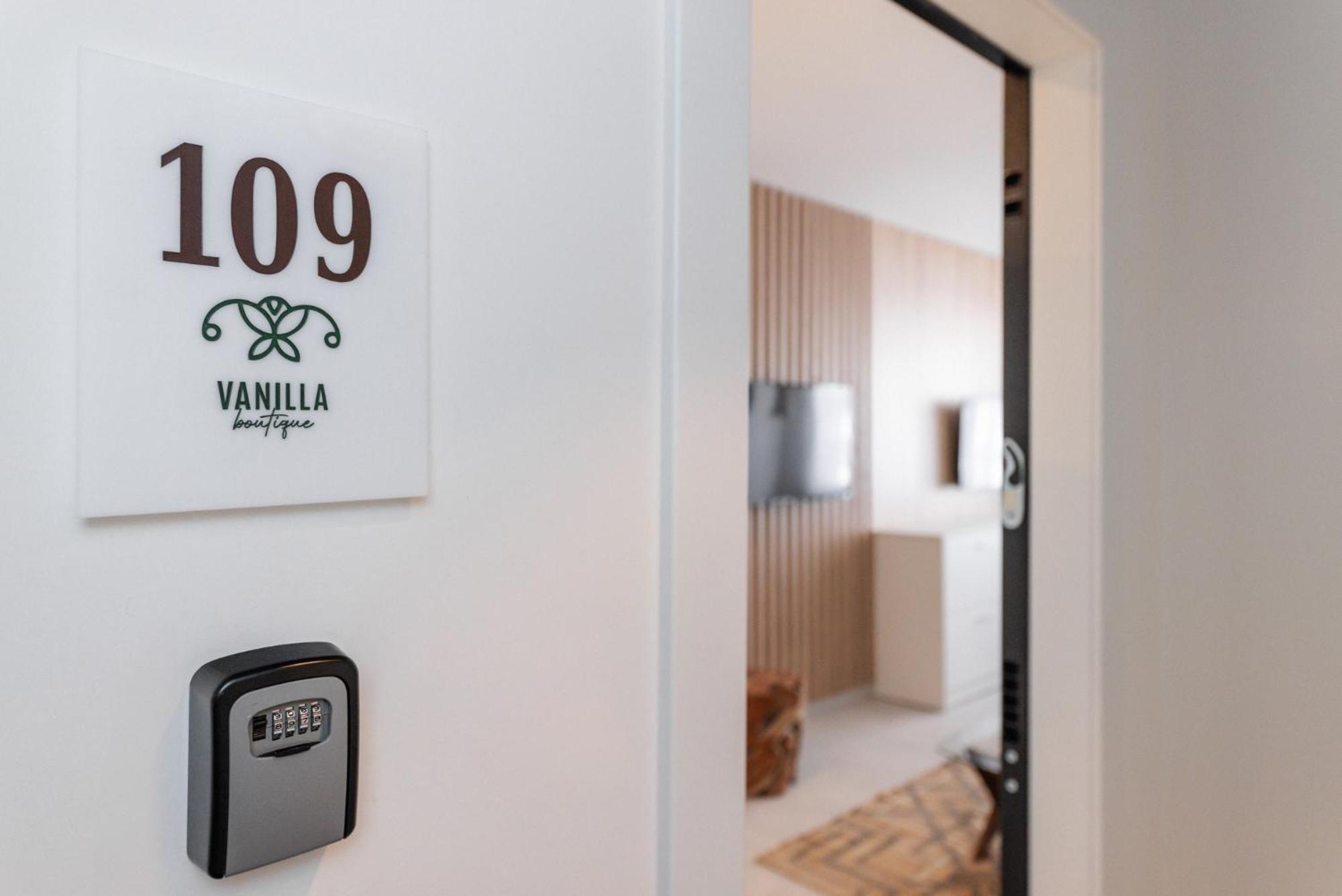 Vanilla Boutique Tesalonika Bagian luar foto